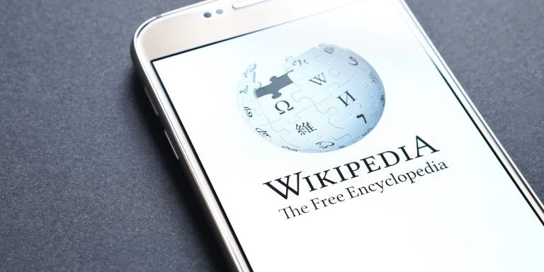 Μια διαφορετική απεργία: O Μr Wikipedia μας ζητά να αφήσουμε τα social media